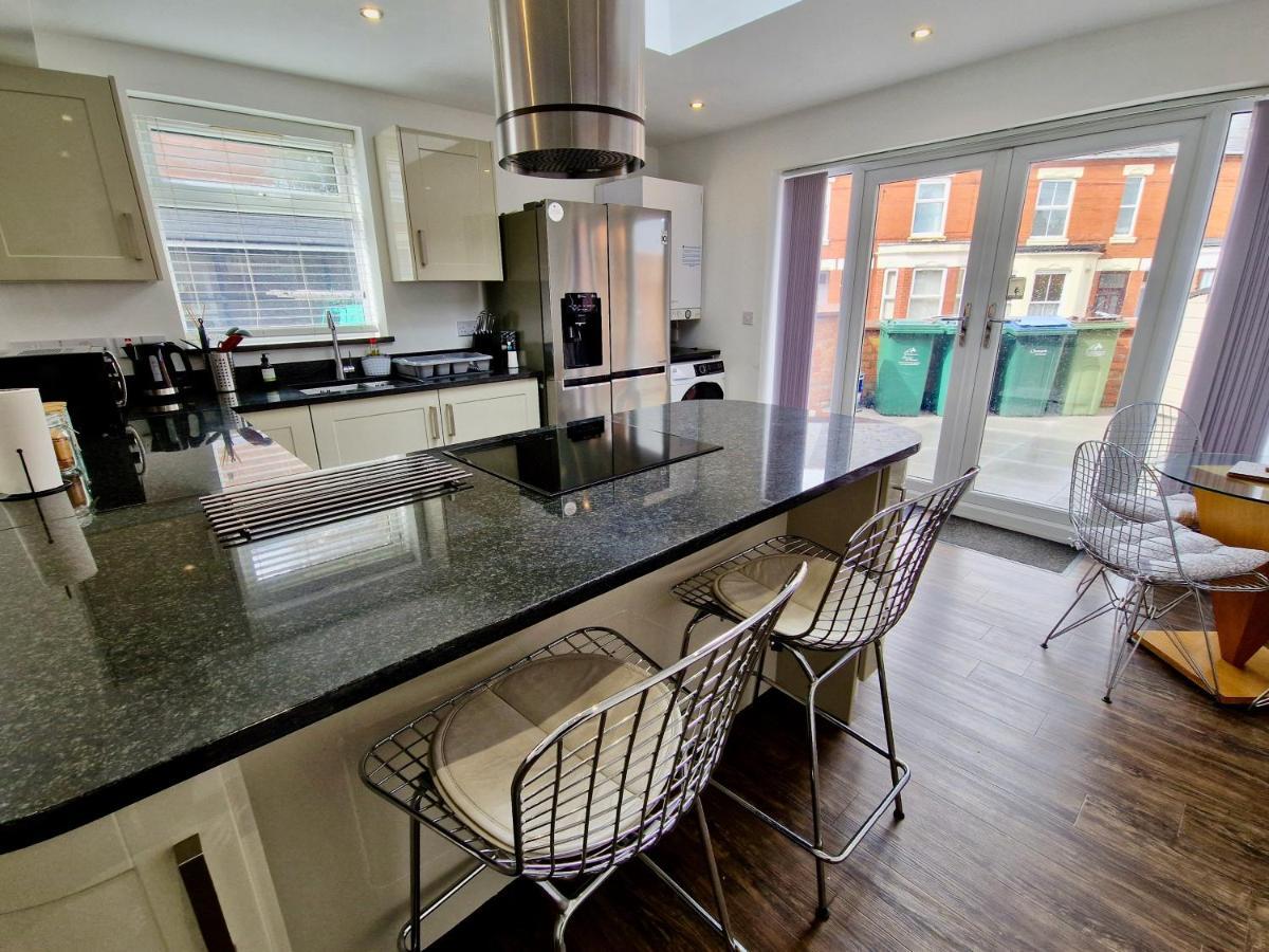 City Centre Serviced House: Private Rooms with Ensuite & Parking Coventry Exterior photo