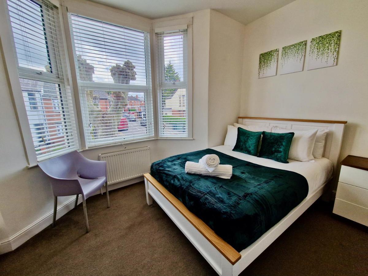 City Centre Serviced House: Private Rooms with Ensuite & Parking Coventry Exterior photo