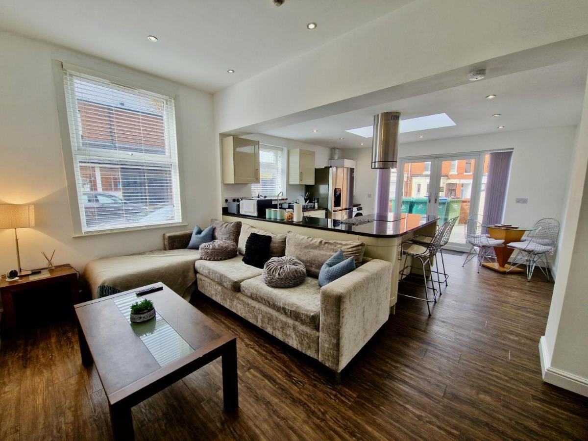 City Centre Serviced House: Private Rooms with Ensuite & Parking Coventry Exterior photo