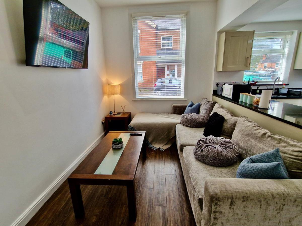 City Centre Serviced House: Private Rooms with Ensuite & Parking Coventry Exterior photo